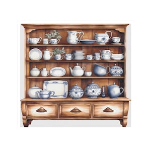 Puede incluir: Una alacena de madera llena de varios artículos de porcelana blanca y azul. La alacena tiene tres cajones y múltiples estantes que exhiben tazas de té, teteras, platos y fuentes. La vajilla presenta diseños florales azules.