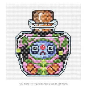 Op de afbeelding: Kruissteekontwerp van een cartoonwezen in een glazen fles met een kurk. Het wezen is blauw, roze en oranje, met zwarte en witte details. De fles is zwart omlijnd. De tekst onderaan luidt "Design size: 57 x 58 stitches."