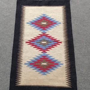 Długi dywan Navajo, dywan Navajo, dywan niestandardowy, dywan Navajo na schody, dywan biało-czerwono-niebieski, dywan wełniany, autentyczny dywan Navajo, dywan do przedpokoju, dywan kilim