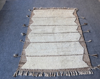 Handgeknüpfter marokkanischer Wollteppich im Berber Stil