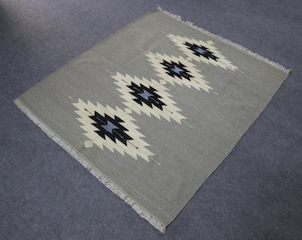 Grey Wool Area Rug: Custom Kilim Design