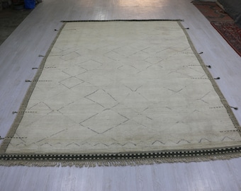 Handgeknüpfter marokkanischer Wollteppich: Schwarz-Beige Berber Design