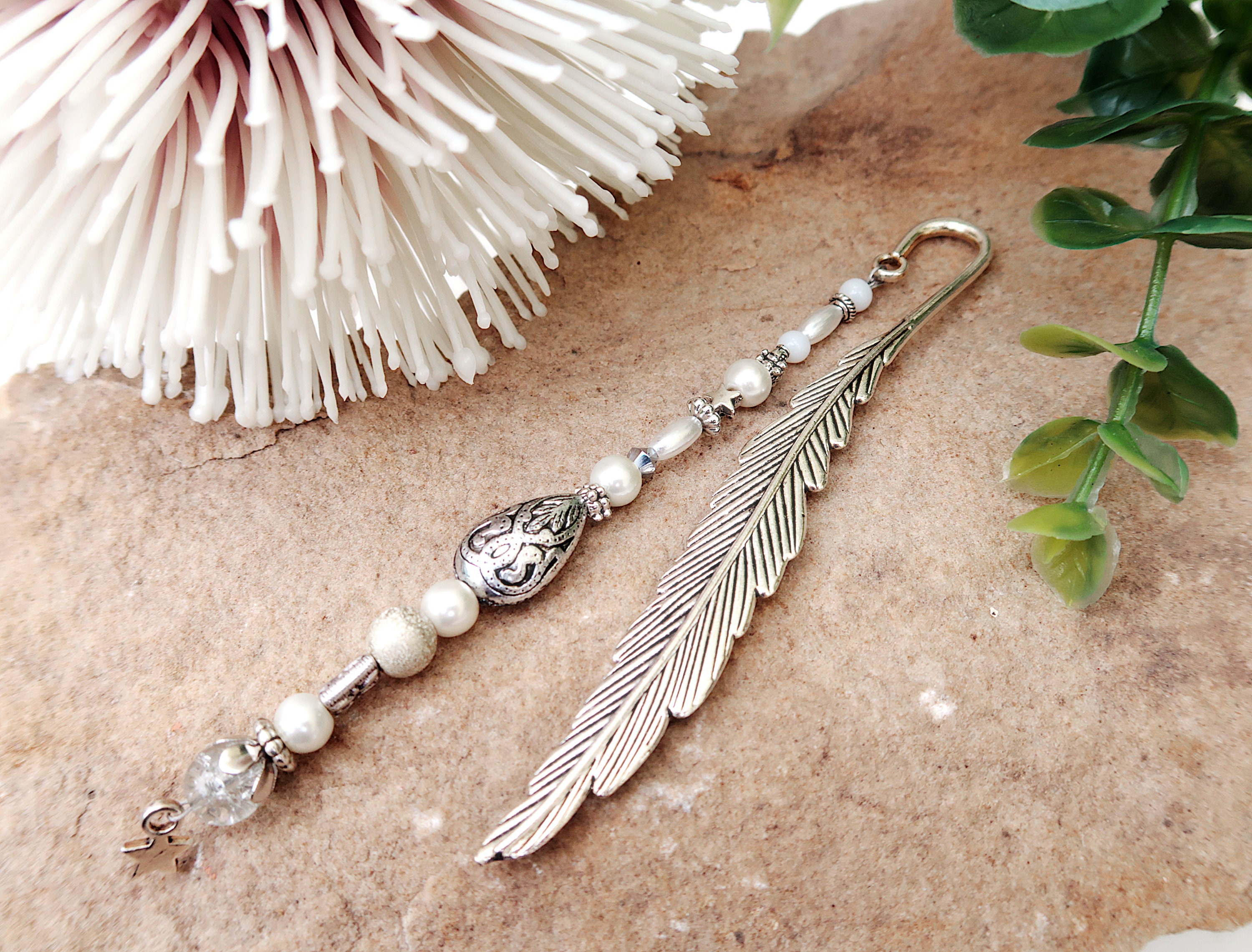 Famweylami 2er Set Lesezeichen - Konstellation Feder Metall Mit Fluoreszenz-Effekt