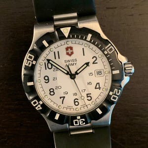 Men&#39;s Swiss Army Victorinox – 24000 – Summit XLT, White Dial