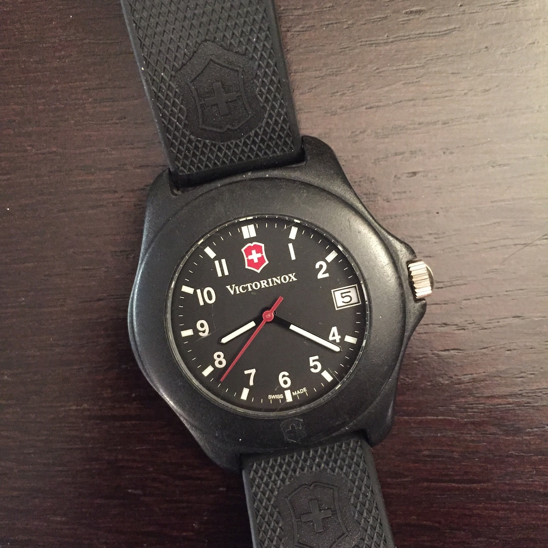 Victorinox Swiss Army Mens Date Quartz Watch UK