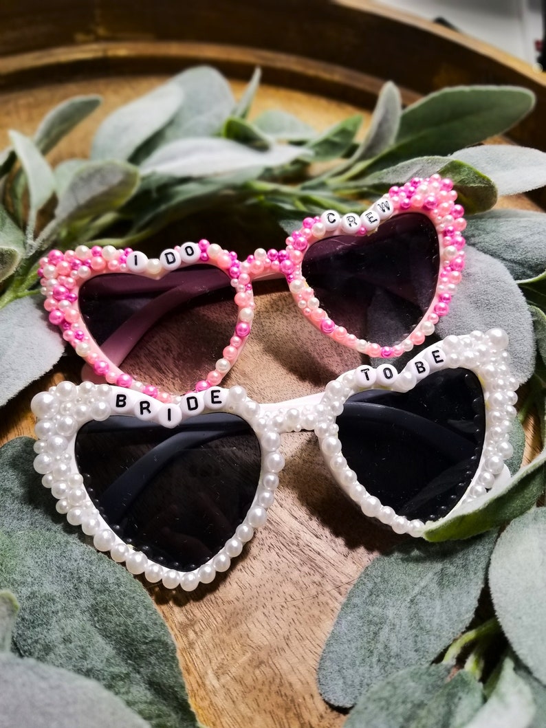 Occhiali da sole Bride a forma di cuore con perle, accessori