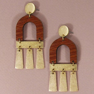 Pendientes geométricos de poste de madera