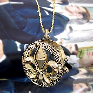 Fleur de lis 6 fois loupe loupe haut coulissant aimant pendentif collier, 30 pouces plus 3 pouces