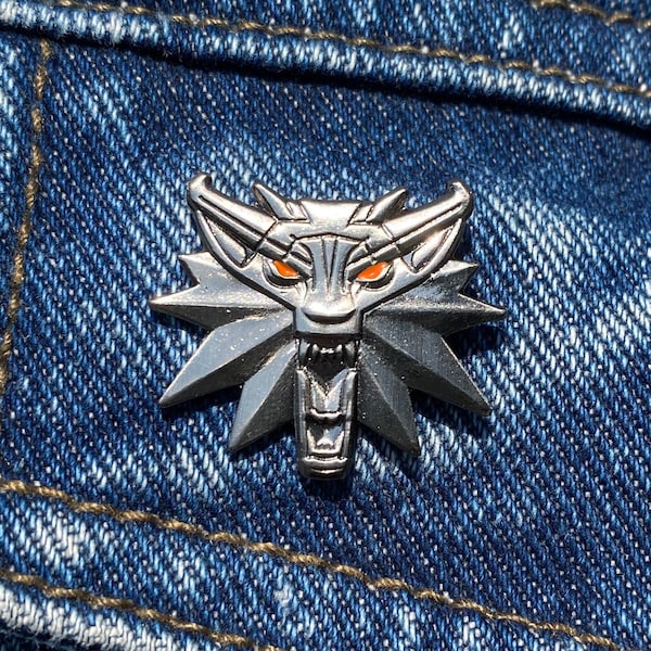 Witcher Wolf Emaille Pin Silber