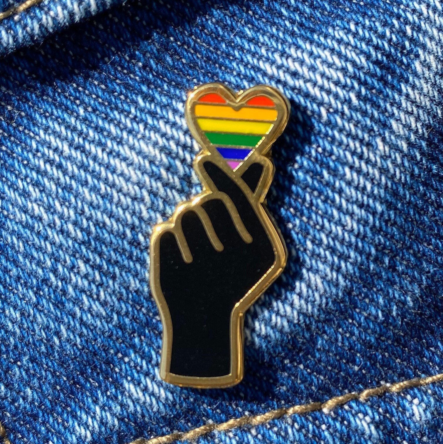 Kpop pin BTS rainbow finger heart