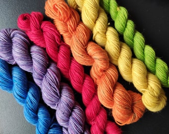 Sockenwolle-Set Regenbogen, Mini-Stränge, 6 Stück 4-fach handgefärbt 130g, mulesingfrei