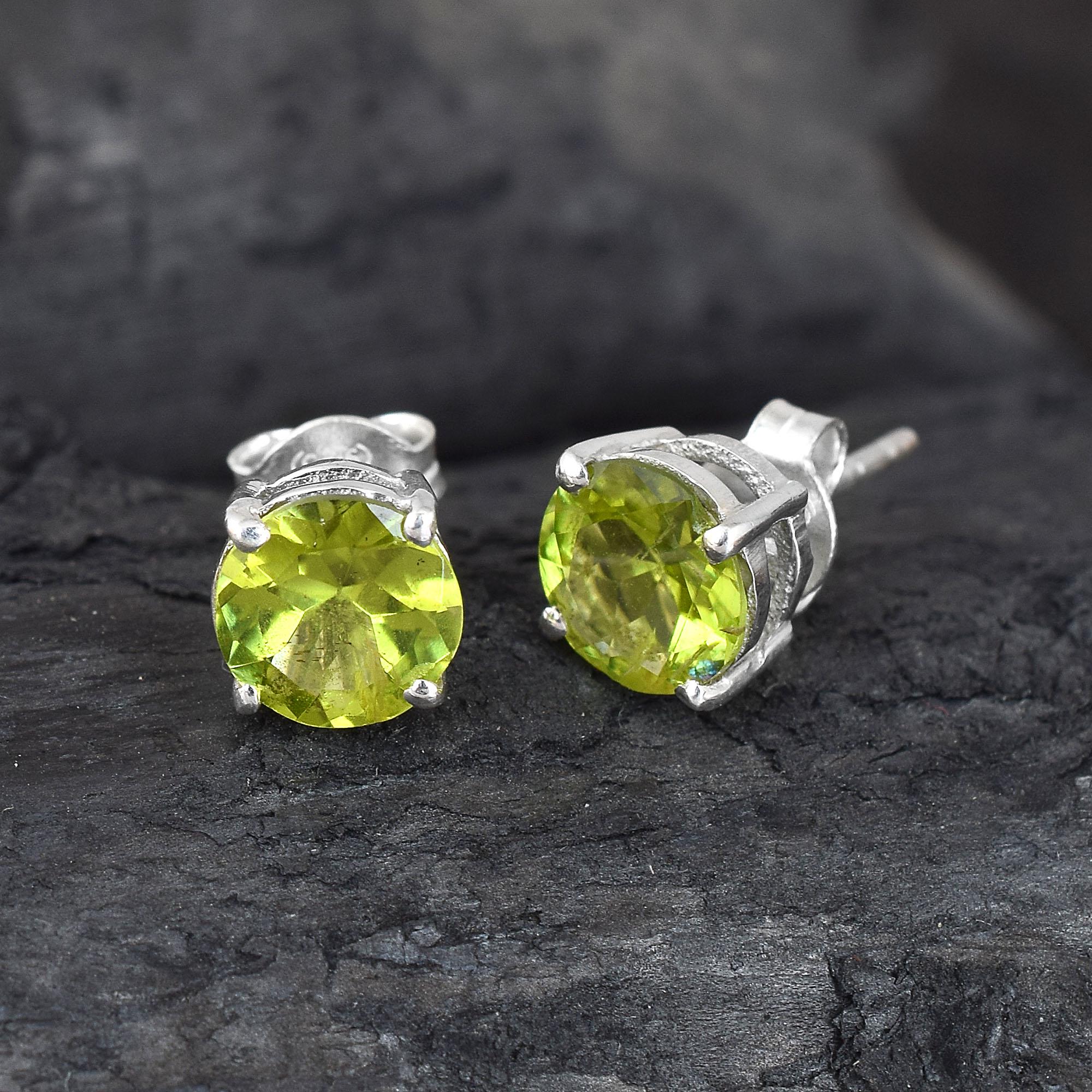 Orecchini A Prong Con Pietra Peridoto Per Il Mese Di Agosto, Fatto In Argento Sterling 925, Disponibili Da 3mm A 6mm