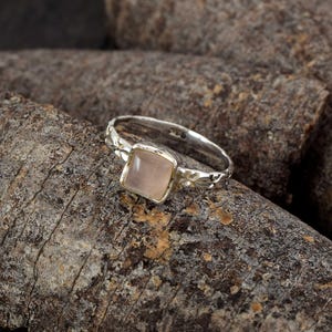 Rose Quartz Ring 925 Sterling Silver Pink Gemstone Ring Minimalist Statement Ring January Birthstone Jewelry Gift Thanksgiving/Birthday Gift