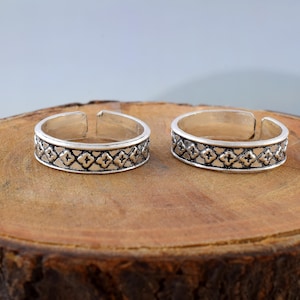 Dainty Silver Toe Ring Adjustable Silver Jewelry Midi Rings 925 Sterling Silver Oxidized Ring Toe Ring for Girls Set of 2 Wide Band Toe Ring
