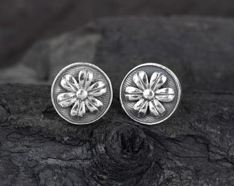 Sterling Silver Daisy Flower Stud Earrings, Minimalist Floral Jewelry, Vintage Finish