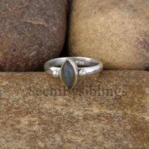 Genuine Labradorite Gemstone 925 Sterling Silver Ring Handmade Womens Ring Dainty Minimalist Ring Blue Fire Labradorite Jewelry Gift