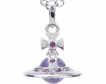 Collier pendentif orbe violet clair 3D Vivienne Westwood de taille moyenne en argent avec cristaux swarovski. Cadeau pour elle, cadeau pour lui.