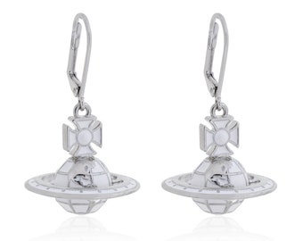 Vivienne Westwood zilveren unisex 3D GALILEO oorbellen met handgeschilderd wit email. Cadeau voor haar, cadeau voor hem.