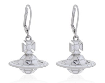 Vivienne Westwood Boucles d'oreilles unisexes en argent 3D GALILEO avec émail blanc peint à la main. Cadeau pour elle, cadeau pour lui.