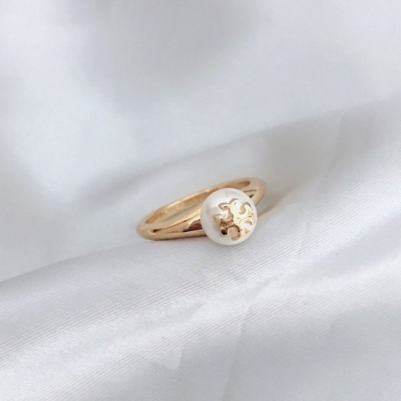 Tory Burch Gold Plated Elegant Kira Pearl Ring. Size 7. 