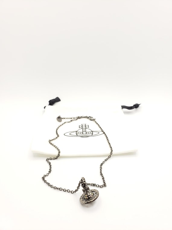 VIVIENNE WESTWOOD Mayfair Bas Relief Pendant Necklace - Silver |  Editorialist