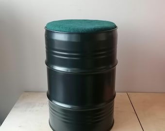 Hocker aus kleinem Ölfass mit Sitzkissen | Fairtrade Filz | Industrial Design Möbel | Made in Hamburg | Handgefertigt