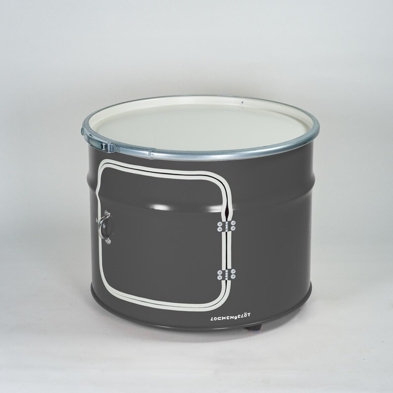 Puede incluir: Una mesa cil&iacute;ndrica de metal gris oscuro con una superficie superior blanca y un borde plateado. El lateral presenta un gr&aacute;fico de puerta cuadrada con contorno blanco, un peque&ntilde;o tirador met&aacute;lico y bisagras, y el texto LOCKENGELOT abajo.
