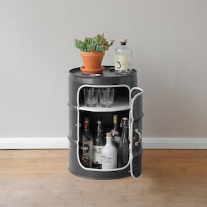 Minibar con puerta de bidón de aceite de Hamburgo | Mueble industrial para salón, loft y bar | Hecho a mano en Hamburgo | Muebles de barril metálico imagen 8