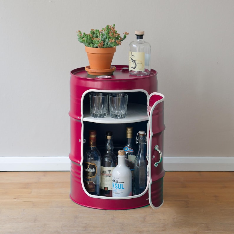 Minibar con puerta de bidón de aceite de Hamburgo | Mueble industrial para salón, loft y bar | Hecho a mano en Hamburgo | Muebles de barril metálico Purpurrot/PURPLE RED