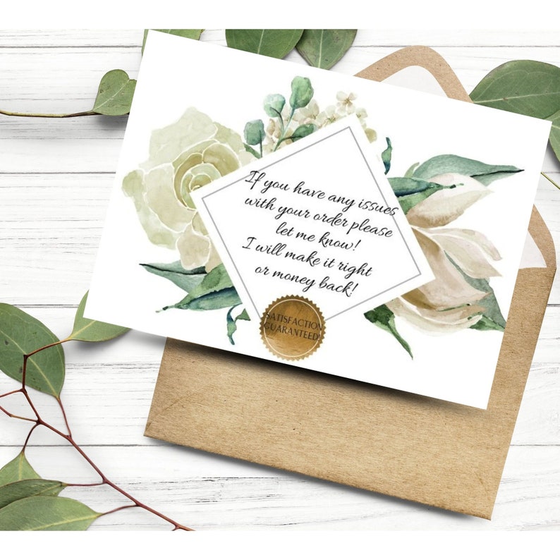Puede incluir: Una tarjeta blanca con un dise&ntilde;o floral y un mensaje que dice "Si tienes alg&uacute;n problema con tu pedido, por favor h&aacute;zmelo saber! &iexcl;Lo arreglar&eacute; o te devolver&eacute; el dinero!" con un sello dorado que dice "Satisfacci&oacute;n garantizada".