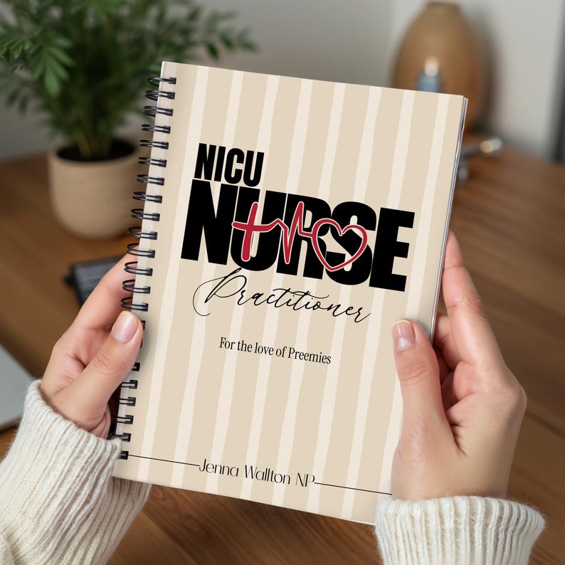Op de afbeelding: Een spiraalgebonden notitieboek met een beige en witte verticaal gestreepte kaft. De tekst luidt NICU NURSE Practitioner met een rode hartvormige EKG-lijngrafiek, gevolgd door de zin For the love of Preemies en de naam Jenna Wallton NP.