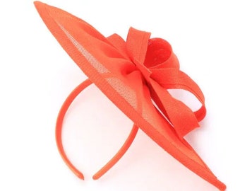 Großer leuchtend orangefarbener Hut/Fascinator mit spitzer Spitze und Schleifen, Ascot-Fascinator, orangefarbener Hut, orangefarbener Fascinator, Kentucky-Derby-Hut, Damen