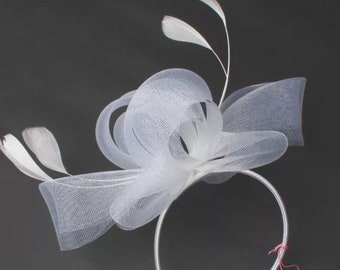 Tocado blanco en una banda de Alice, boda, día de las damas, carreras, fiesta blanca, sombrero blanco del derby de Kentucky Ascot Fascinator