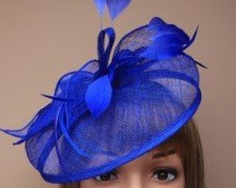 Gran Royal Blue looped sinamay hatinator en una estrecha aliceband ascot boda Kentucky derby hat iglesia, damas nupciales dayrace day Cobalt