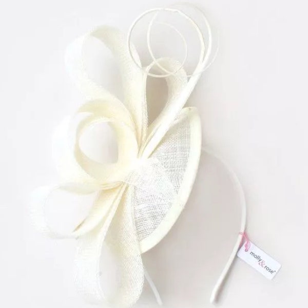 Grand fascinator crème mariage, Ascot, fête des femmes, courses, Kentucky Derby, mère du marié, mère de la mariée, mariage sur la plage, grand chapeau crème