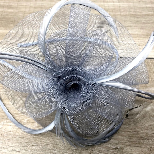 Fascinator aus Silber auf Alice-Band