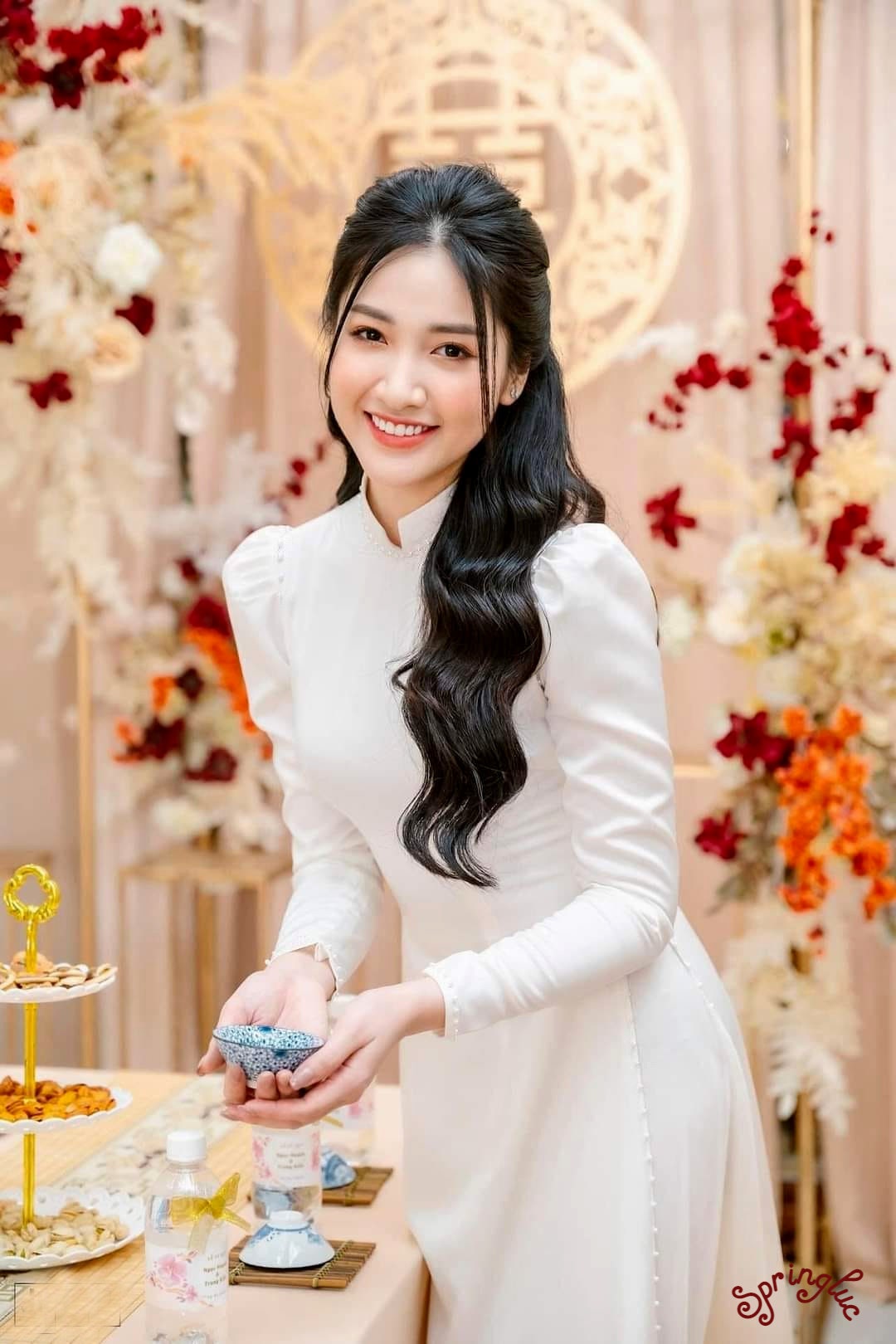 Traditional Vietnamese White Dress for Women or Young Girl or Teen (ao