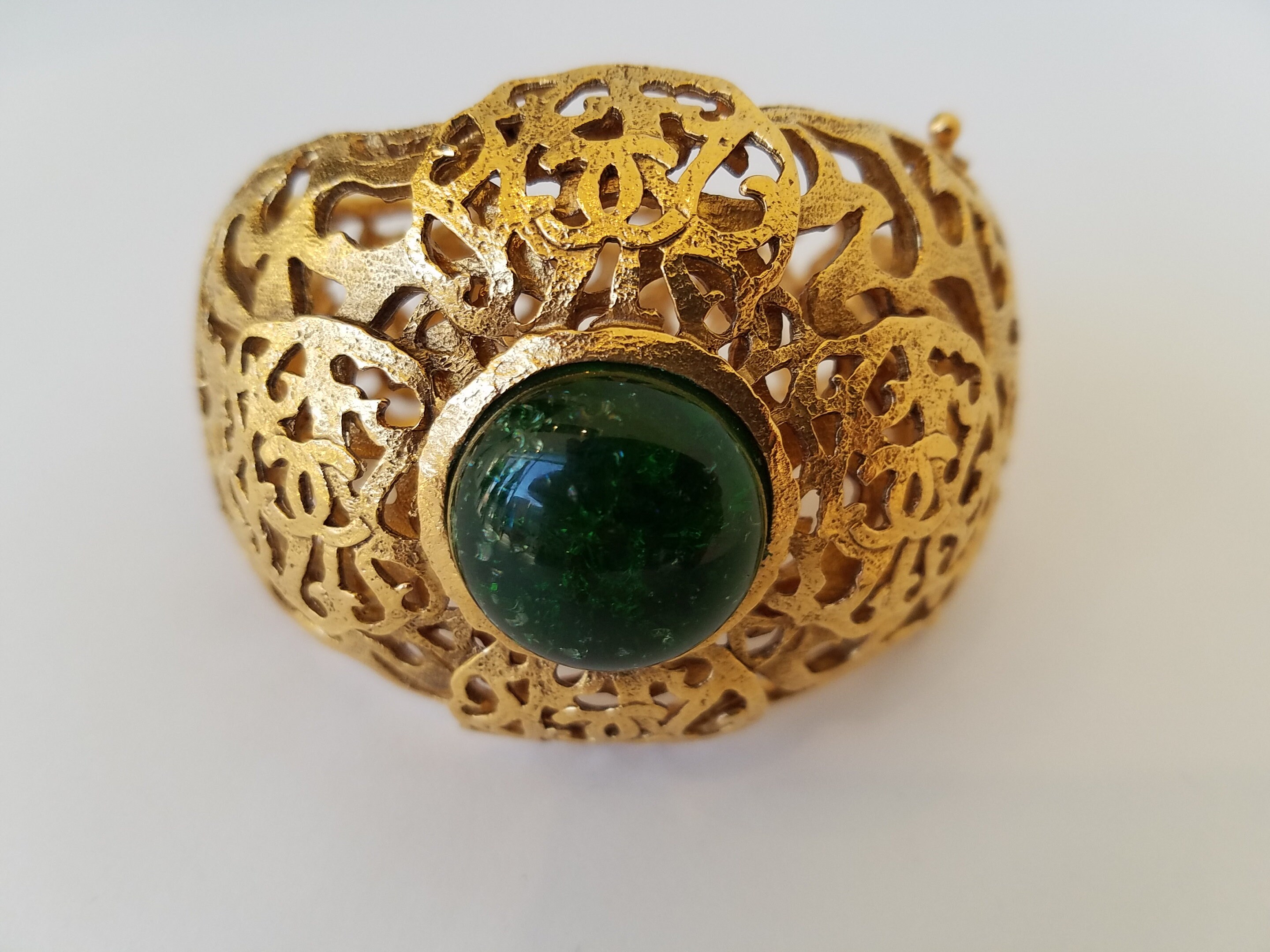 CHANEL Vintage Green Gripoix Clover Cuff Bracelet 