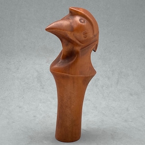 Perilla de palo de caja tallada a mano de un cuervo, perilla de caña andante, totem, estilo abstracto, bien tallado y pulido