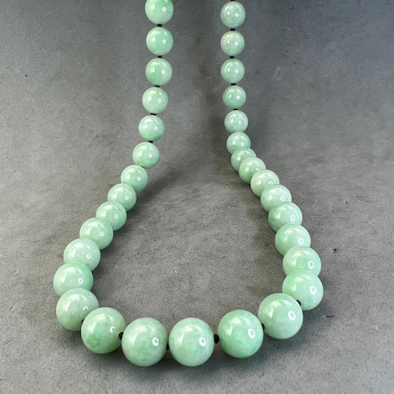Estate Sale: Jade necklace, plain round jade bead… - image 2