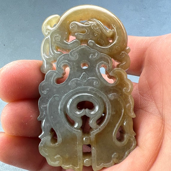 Estate Sale: Vintage Hand carved Jadeite pendant … - image 5