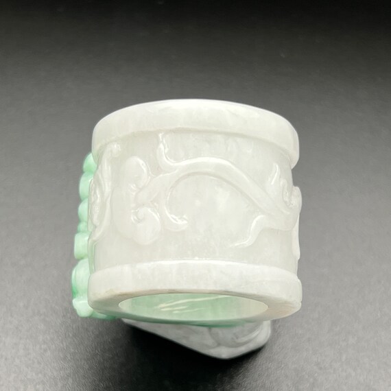 Estate Sales: Jadeite ring carved with bats and b… - image 5