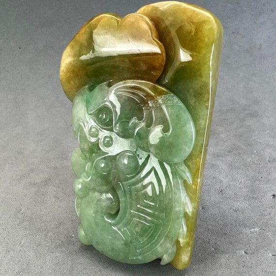 Estate Sale: Vintage Hand carved Jadeite pendant … - image 2
