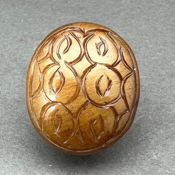 Jade carving: One hand carved burnt jade bead of … - image 1