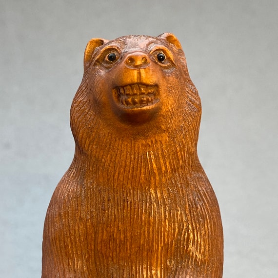 手彫りのツゲの木のヒグマの置物、木製のヒグマ、非常に精巧、アート