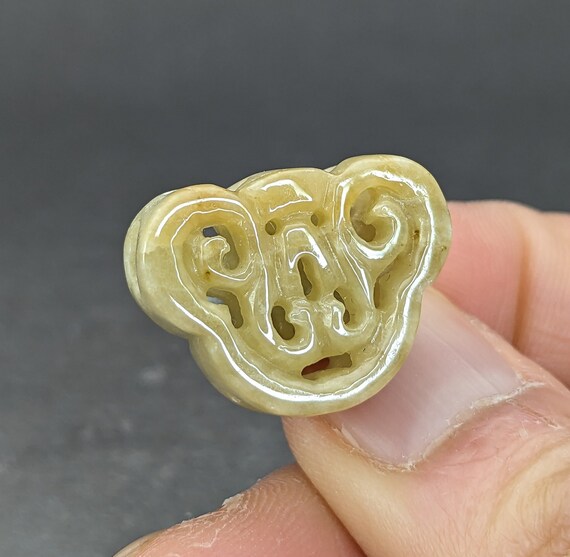 Hand carved jade charm: bat, a symbol of good luc… - image 3