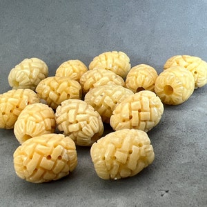 One Vintage beads: hand carved genuine stone bead, yellow bead, carved of barrel shape, made in 1970, rare, yellow, natural color, vintage