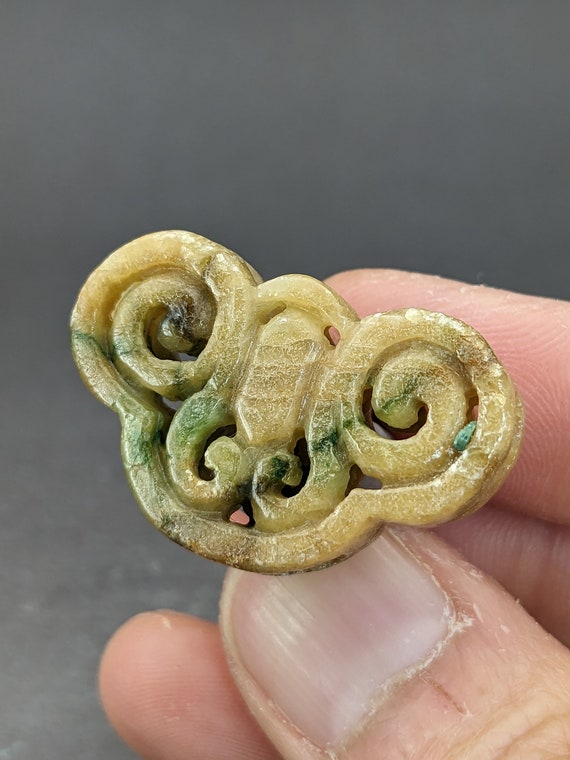Hand carved jade charm: bat, a symbol of good luc… - image 3