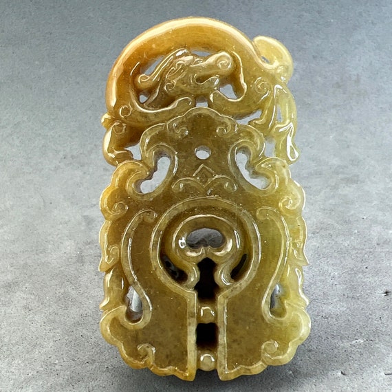 Estate Sale: Vintage Hand carved Jadeite pendant … - image 1