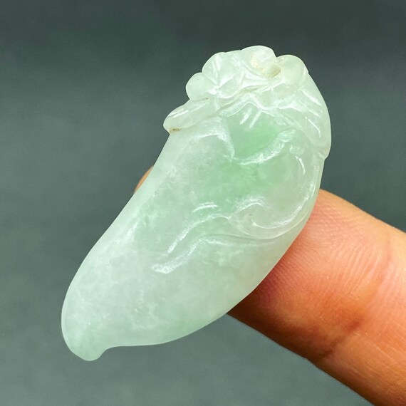 Estate Sale: Vintage Hand carved Jadeite pendant … - image 4